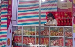 Bánh trung thu tràn ngập phố Hà Nội nhưng sức mua yếu ớt