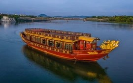 Khi những mũi kim kể chuyện trên sóng Hương Giang