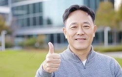 Bài phát biểu tuổi trung niên: Cười nghiêng ngả, thấm từng lời