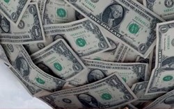Nợ toàn cầu vượt 365.000 tỷ USD, thị trường mới nổi dẫn đầu đà tăng