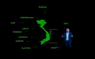 EO 3D AI đầu tiên của Lọc hóa dầu Bình Sơn xuất hiện, trực tiếp phát biểu tại Hội nghị khách hàng 2025