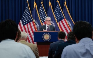 Giới đầu tư chờ đợi biên bản họp Fed: Manh mối cho đợt cắt giảm lãi suất tiếp theo?