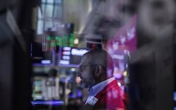 Thị trường tài chính toàn cầu hồi hộp chờ thước đo lạm phát Mỹ trước thềm họp Fed