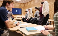 Palantir thách thức đại học Mỹ: Tuyển top 1-2% học sinh giỏi, tuyên bố “không cần bằng”