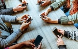 Google cảnh báo người dùng Android và iPhone về rủi ro Wi-Fi công cộng