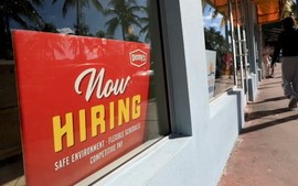 Lao động Mỹ suy yếu rõ rệt, kỳ vọng Fed giảm lãi suất tăng mạnh lên 84%