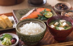 5 thói quen ăn trưa tưởng rất bình thường nhưng người Nhật kiên trì giữ để trẻ lâu và sống thọ