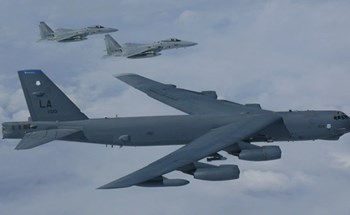 Báo Mỹ: Washington điều máy bay quân sự "nắn gân" Iran