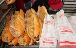 Vì sao bánh mì, hủ tiếu, cơm tấm tại TP.HCM có giá hơn 100.000 đồng?