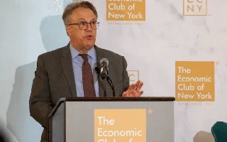 Fed phát tín hiệu có thể dừng tăng lãi suất năm 2027