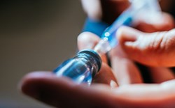 Chủ tịch Uỷ ban Tiêm chủng RKI (Đức): Nếu có vắc xin SARS-CoV-2, ai sẽ được tiêm trước?