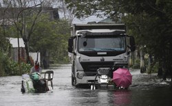 Hàng chục nghìn người phải sơ tán do bão Molave, Philippines ra cảnh báo bão cao nhất