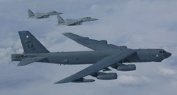 Báo Mỹ: Washington điều máy bay quân sự 