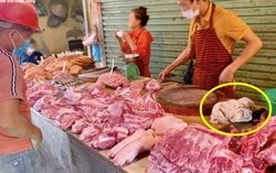 Vì sao người bán thường lau thịt lợn? Những điều người mua nên biết khi đi chợ