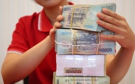 Lãi suất tăng mạnh, dòng tiền nhàn rỗi ồ ạt quay lại ngân hàng