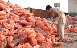 Sự thật phía sau “muối hồng Himalaya”: Cách khai thác khiến nhiều người bất ngờ