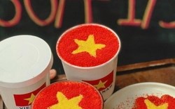 Hàng quán rực rỡ cờ đỏ sao vàng, cà phê, bánh ngọt phiên bản 30/4 gây sốt
