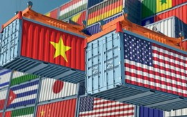 Tổng thống Donald Trump: 'Mỹ muốn sản xuất những thứ lớn lao chứ không phải giày thể thao hay áo phông' - Cơ hội lớn cho Việt Nam với 2 ngành hàng tỷ đô?