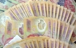 Tiền giả 100.000 đồng và 200.000 đồng xuất hiện với thủ đoạn tinh vi, người dân cần đặc biệt lưu ý