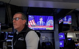 S&P 500 giảm sâu nhất kể từ 1994 trong cuộc họp đầu tiên của Chủ tịch Fed Kevin Warsh