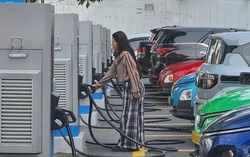 Bộ Công Thương yêu cầu tính toán nhu cầu điện cho Data Center và trạm sạc xe điện trong quy hoạch mới