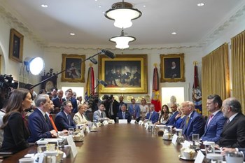 Ông Trump cảnh báo không gia hạn thuế quan, siết bảo hộ ngành dược