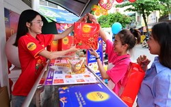Thị trường bánh trung thu 2025: Bánh “nhà làm” dần lép vế, thương hiệu lớn chiếm lĩnh thị phần