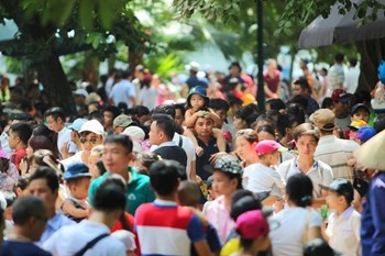 Ngành du lịch tăng tốc mạnh mẽ, trở thành điểm sáng kinh tế Việt Nam 2025