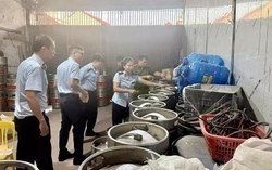Công an vào cuộc vụ cơ sở sản xuất bia hơi giả tại Bắc Ninh