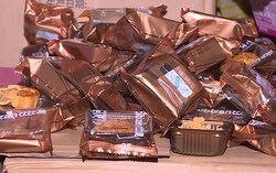Hà Nội: Thu giữ gần 4.000 bánh Trung thu nhập lậu, chủ hàng khai mua 19 triệu đồng để bán kiếm lời