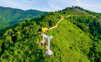 Khám phá hành lang hình rồng dài 460 m giữa núi rừng Đà Nẵng, nối liền cầu kính ở độ cao gần 800 m