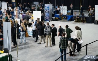 Thị trường lao động Mỹ rơi vào khủng hoảng hiếm thấy sau 22 năm, Fed chịu áp lực cắt giảm lãi suất