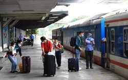 Chỉ lệch một ngày nghỉ việc quanh Tết: Người lao động có thể mất hoặc hưởng thêm quyền lợi gì?