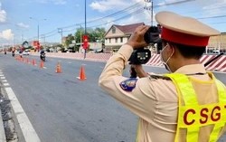 Chạy chậm cũng phạm luật: Mức phạt mới người đi xe cần biết từ năm 2025