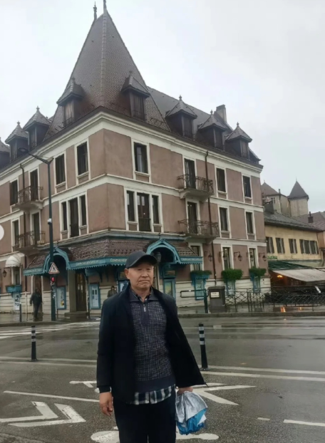 Một ông chú vô tình “bóc trần” Paris: Bộ ảnh mộc mạc gây bão, du lịch Pháp cũng phải chao đảo - Ảnh 2