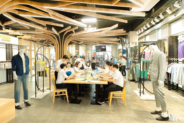 Việt Tiến báo lãi tăng hai chữ số, doanh thu 18.500 tỷ đồng, thưởng Tết cao nhất 23 triệu - Ảnh 3