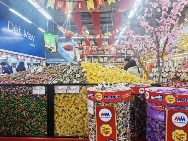 Mỗi ngày gần 1.200 tỷ đồng chảy lên sàn: Thương mại điện tử Việt Nam tăng tốc mạnh năm 2025 - Ảnh 1