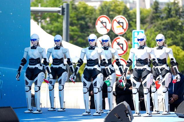 Robot h&igrave;nh người Aimoga được giới thiệu trong 1 sự kiện ra mắt tại Bắc Kinh - Trung Quốc.