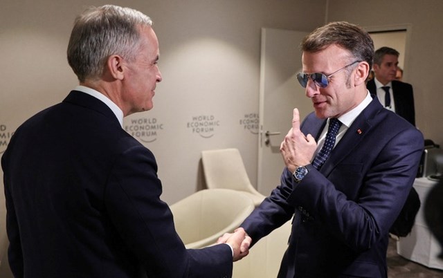 Thủ tướng Canada Mark Carney v&agrave; Tổng thống Ph&aacute;p Emmanuel Macron. Ảnh: Telegraph