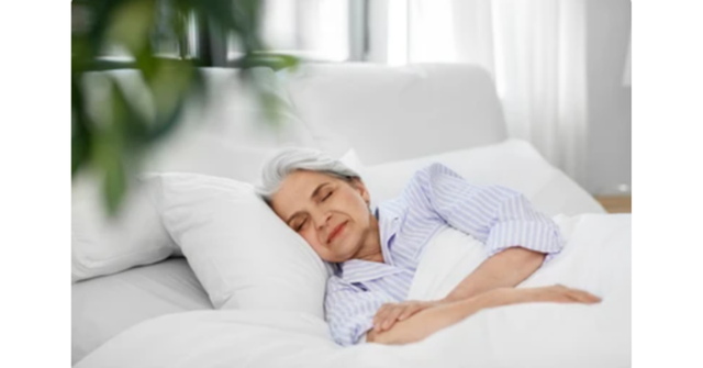 4 nguyên tắc ngủ đơn giản giúp tăng tuổi thọ và duy trì sức khỏe bền bỉ - Ảnh 1