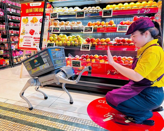Trải nghiệm mua sắm cùng robot chó AI: Bước đi mới của Menas Group tại Việt Nam - Ảnh 2
