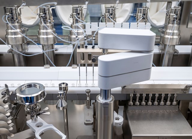 Việc đầu tư d&acirc;y chuyền sản xuất vaccine hiện đại được xem l&agrave; bước đi quan trọng gi&uacute;p Việt Nam n&acirc;ng cao năng lực tự chủ v&agrave; tăng cường an ninh y tế quốc gia. Ảnh: packaging-journal.de