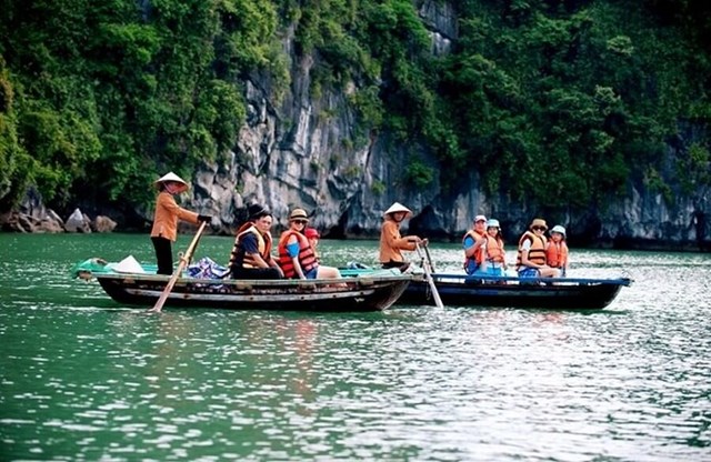 Việc được Cond&eacute; Nast Traveler gọi t&ecirc;n trong danh s&aacute;ch "7 kỳ quan Đ&ocirc;ng Nam &Aacute; 2026" c&oacute; thể l&agrave; c&uacute; h&iacute;ch gi&uacute;p B&aacute;i Tử Long bước ra khỏi c&aacute;i b&oacute;ng của Hạ Long. (Ảnh: Klook)
