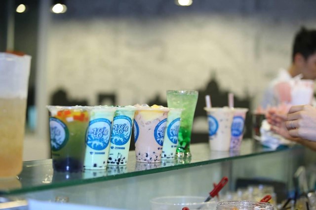 &Acirc;m 18 độ được xem l&agrave; thương hiệu tr&agrave; sữa &ldquo;huyền thoại&rdquo; trong giới học sinh sinh vi&ecirc;n.