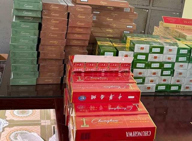 Cơ quan C&ocirc;ng an thu giữ số lượng lớn thuốc l&aacute; điếu nhập lậu.
