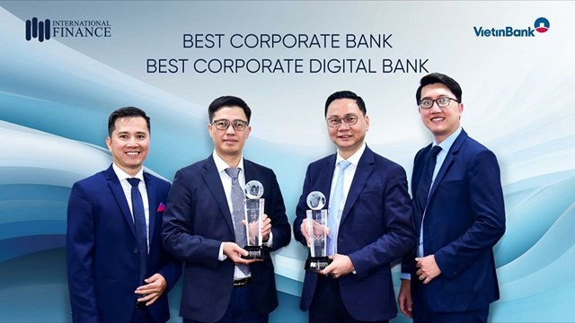 Đại diện Khối KHDN VietinBank nhận 2 giải thưởng danh gi&aacute; từ IFM