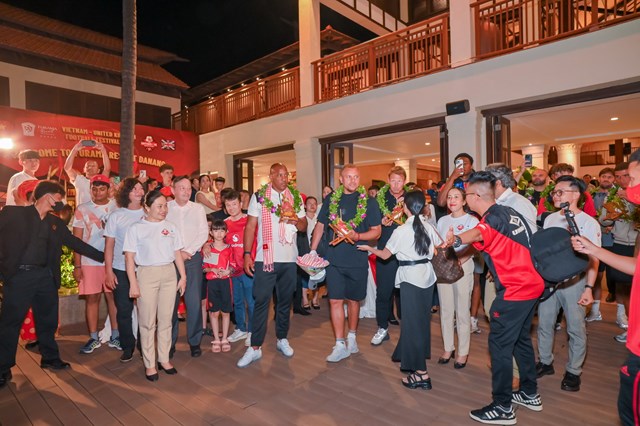 Fan MU &ldquo;đổ bộ&rdquo; đ&ocirc;ng đảo tại Khu nghỉ dưỡng Furama Resort Đ&agrave; Nẵng