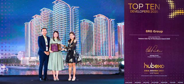 Đại diện Tập đo&agrave;n BRG nhận giải thưởng &ldquo;Top 10 Nh&agrave; Ph&aacute;t Triển Bất động sản H&agrave;ng Đầu&rdquo; tại Hubexo Asia Awards 2025.