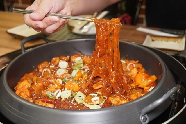 Vì sao người Hàn Quốc chuộng đũa kim loại? - Ảnh 2