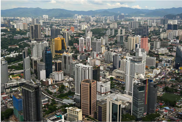 Tại Kuala Lumpur, nhu cầu cao cấp đối với bất động sản hạng sang đang l&agrave;m lệch hướng thị trường nh&agrave; ở. Ảnh: AFP